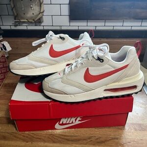 Women’s Nike Air Max Dawn size 6